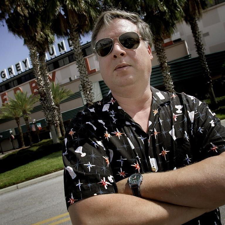 Novelist Tim Dorsey, who mixed comedy and murder in his Serge A. Storms stories, dies at 62